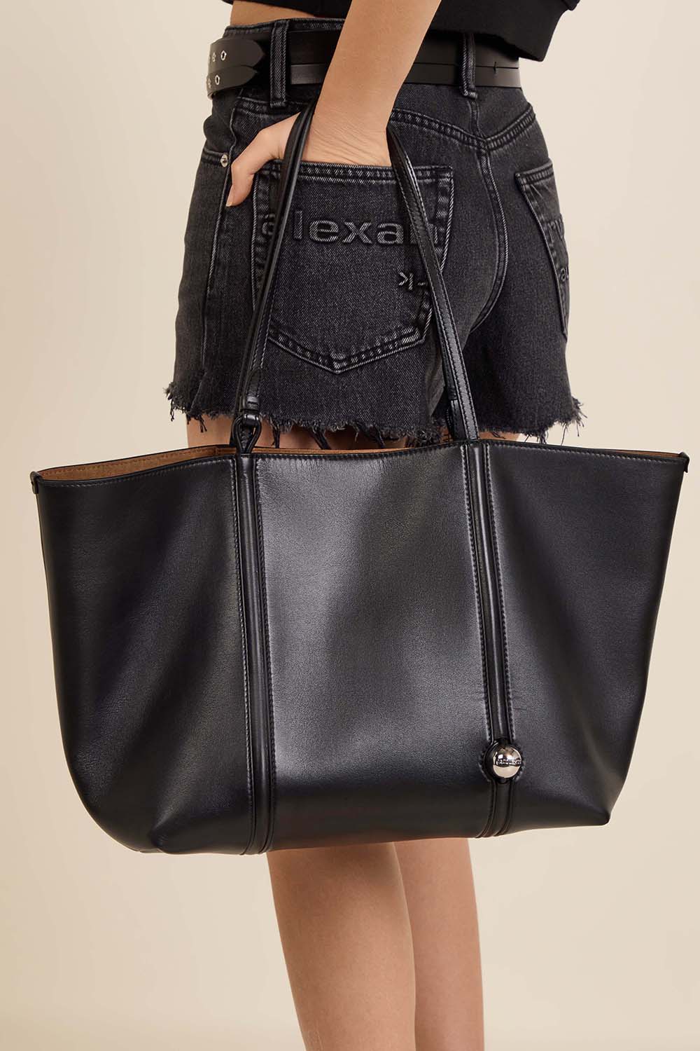 תמונת כל הלוק של תיק כתף מרינו